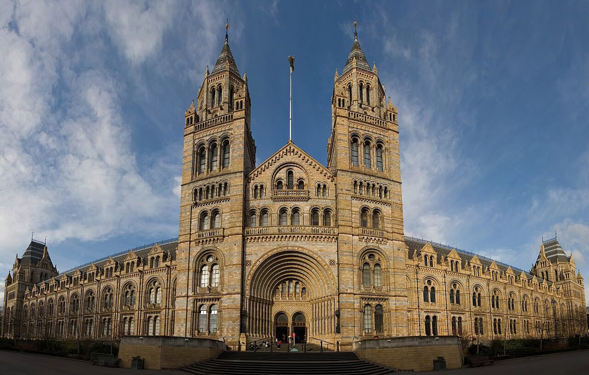 英国自然史博物館の外観